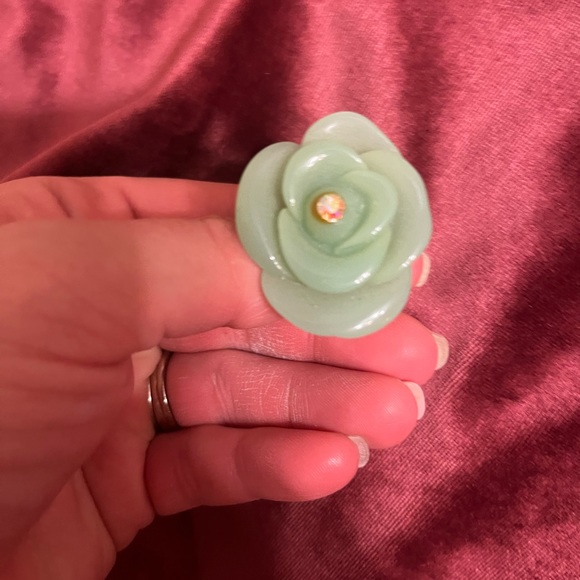 NWT oversized sea foam green flower ring - Picture 2 of 4